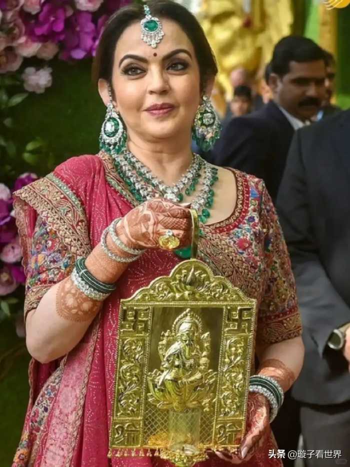 富贵迷人眼啊！来看印度首富这一家子珠宝和华服吧